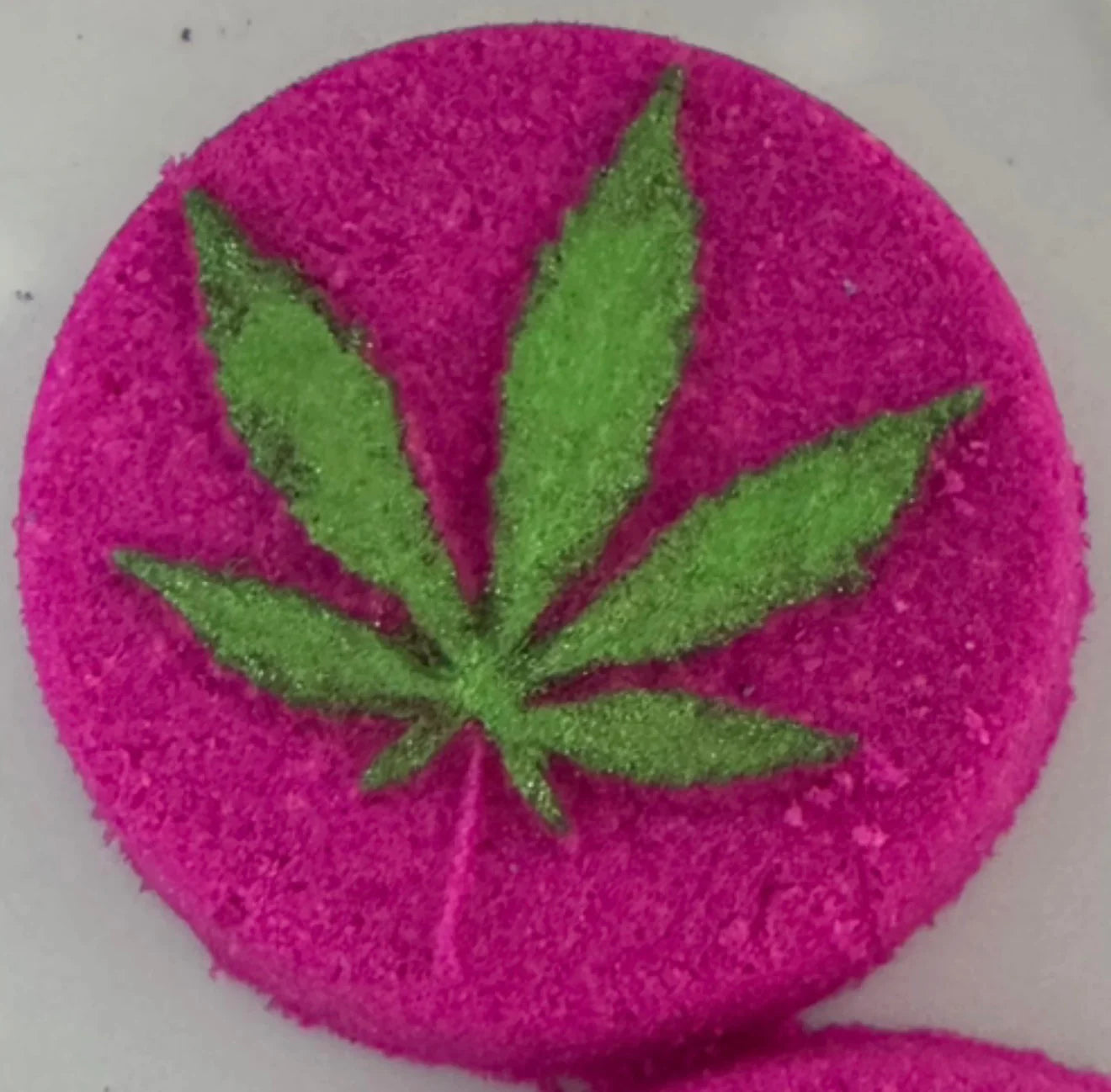 Cbd leaf bathbomb-